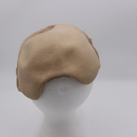 Newmann Endler Fair Field Felts Tan Fascinator Hat with Mesh & Rhinestones - Picture 3 of 9